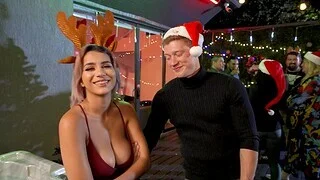 HD POV video of lovely Roxie Sinner sucking her man's bushwa